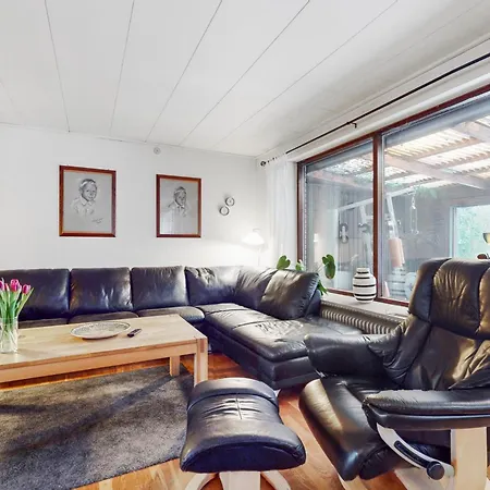 Familievilla Naer Centrum M Privat Have *