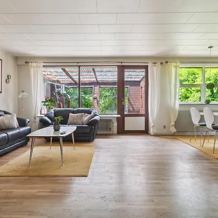 Familievilla Naer Centrum M Privat Have Apartament Odense