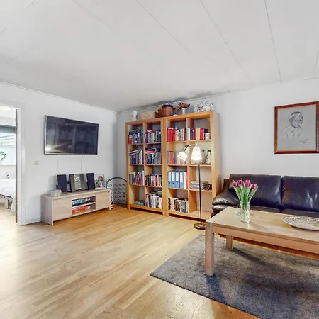 Familievilla Naer Centrum M Privat Have Apartament